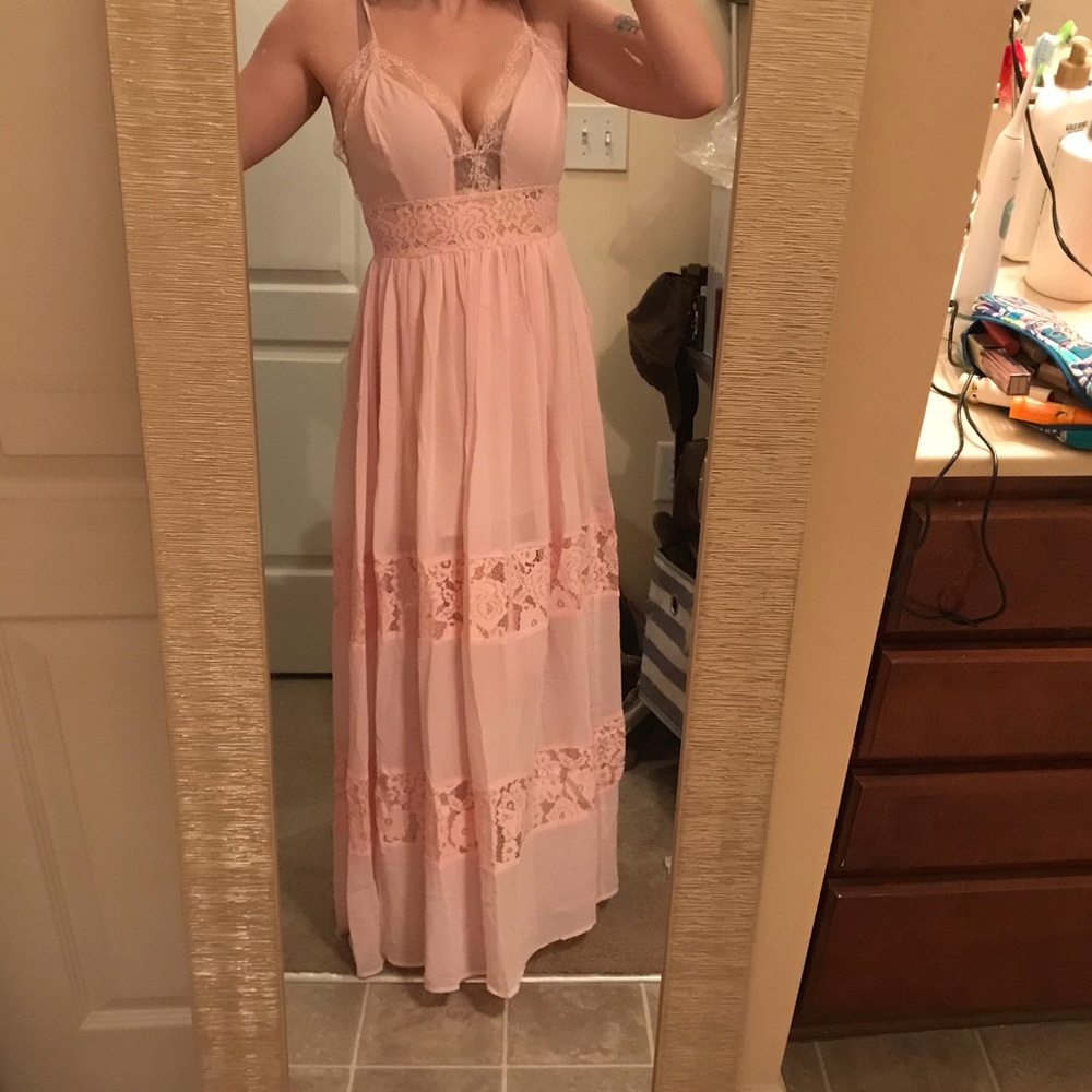 ✨1 Left✨💕 Delicate Blush Maxi Dress 💕 - Picture 4 of 6